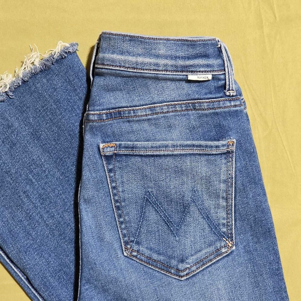 MOTHER The Weekender Flare Jeans in First Mate Wash Women's Size 24 - Picture 2 of 8